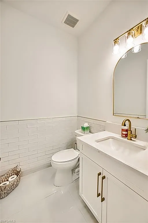 Coastal half bath renovation